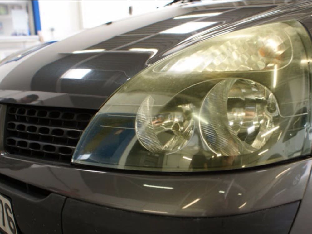 Rénovation phares de voiture : Nettoyage, ponçage et polissage